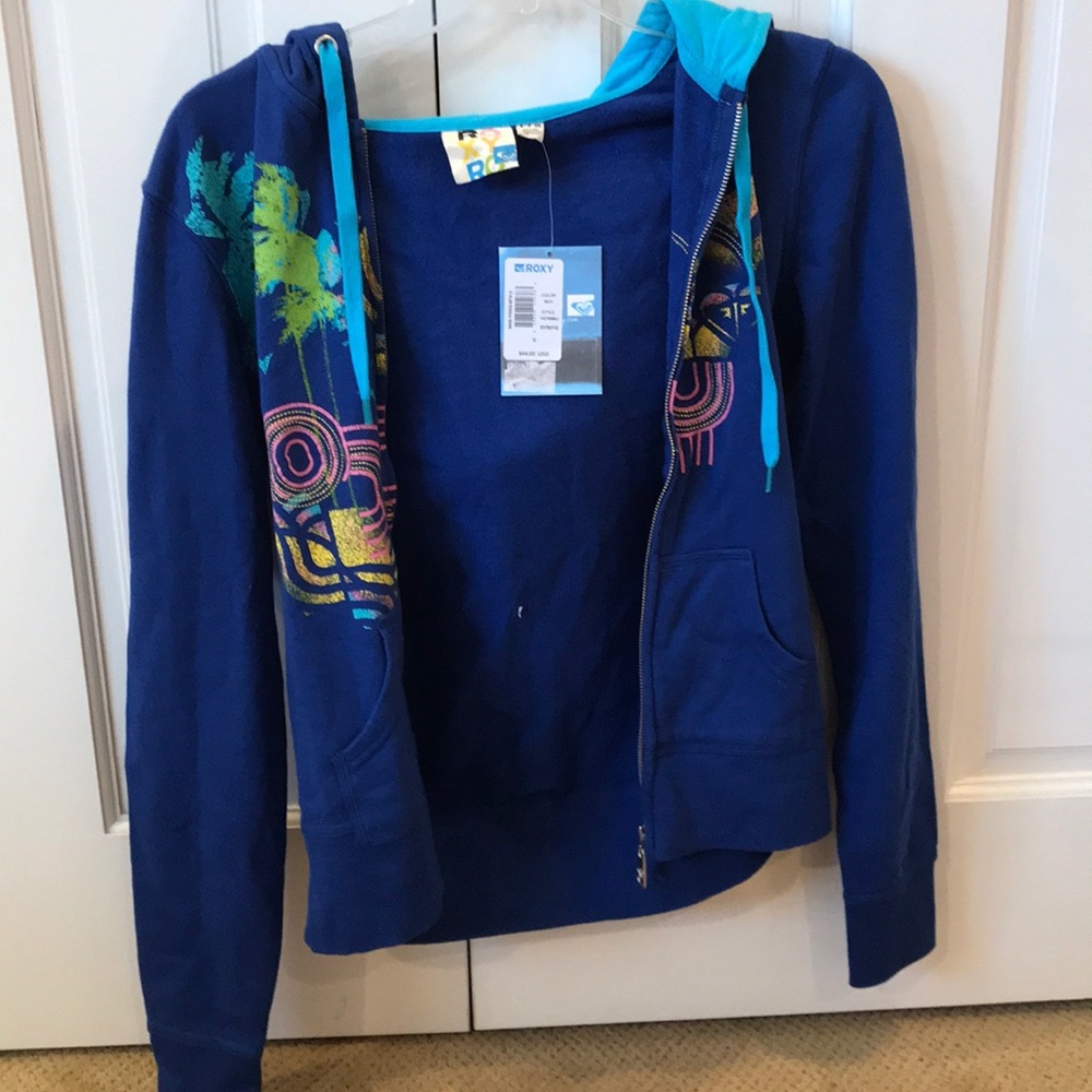 New girl’s Roxy sweatshirt with tag!